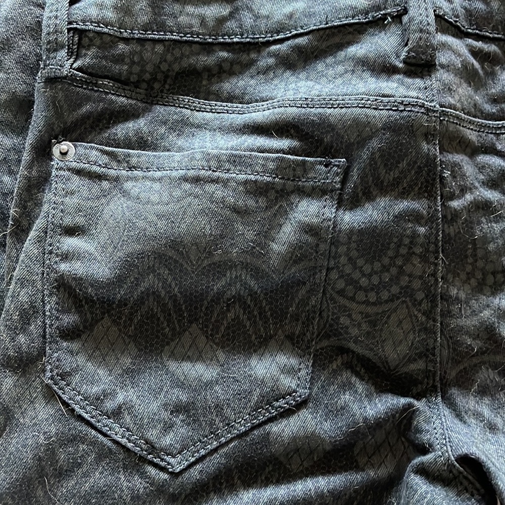 NWOT Genetic denim 24 black patterned jeans